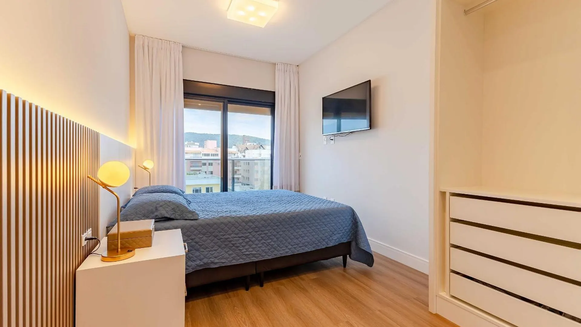 בומבינאס Apartamento Alto Padrao A 50 Mts Da Praia דירה
