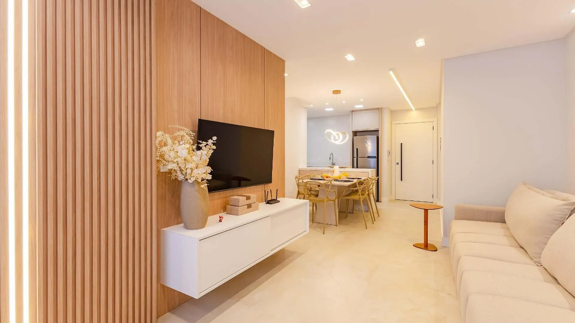 בומבינאס Apartamento Alto Padrao A 50 Mts Da Praia