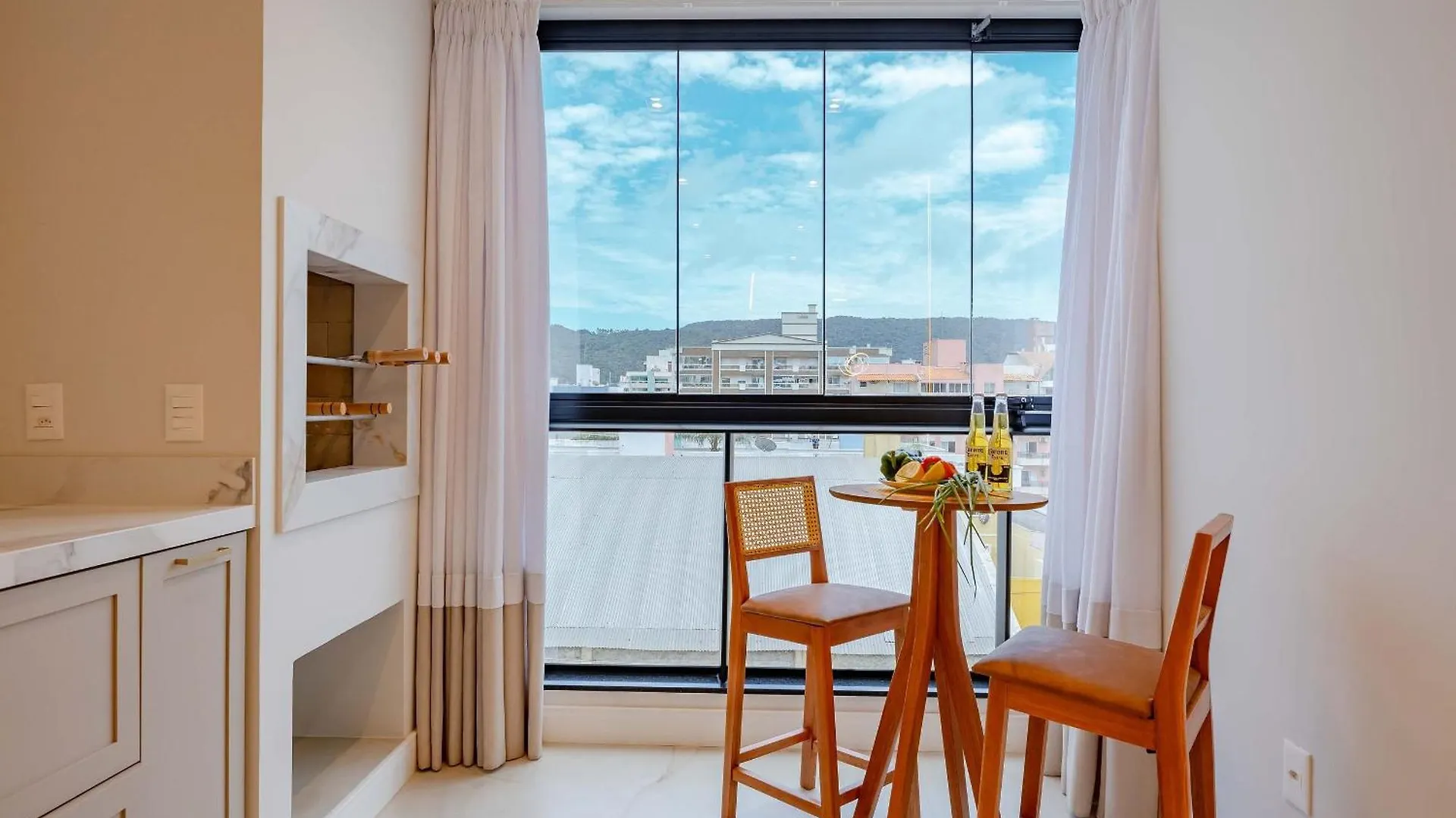 בומבינאס Apartamento Alto Padrao A 50 Mts Da Praia 0*,