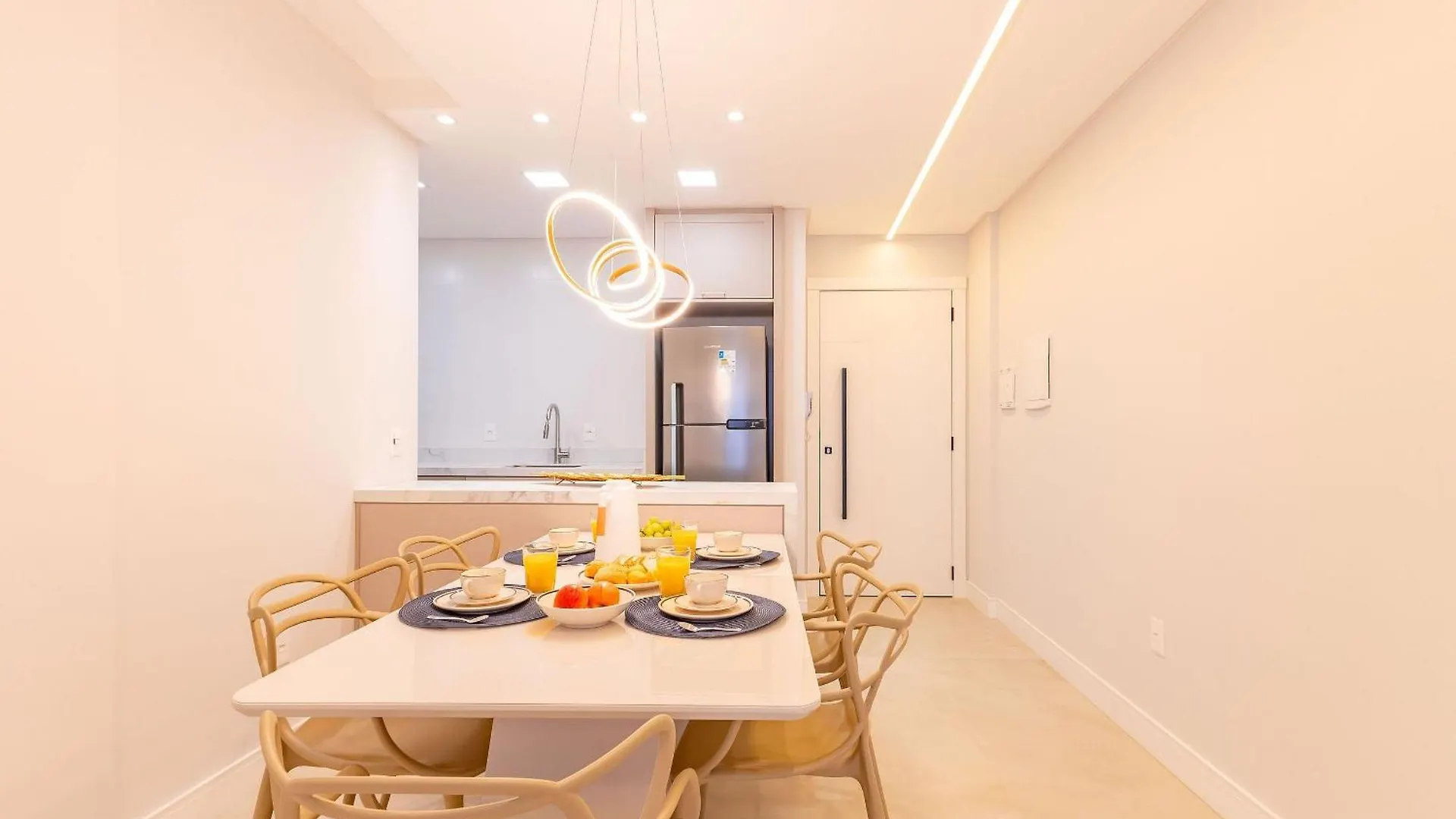 בומבינאס Apartamento Alto Padrao A 50 Mts Da Praia